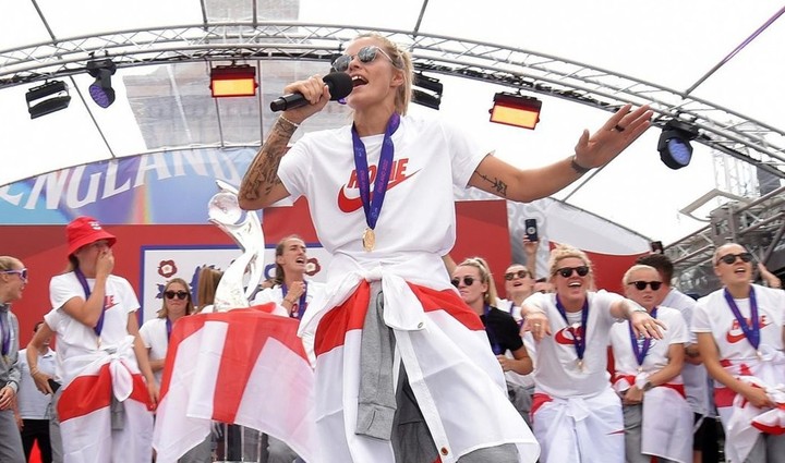 Anglický "coming home" dotiahli ženy. Takto oslavovali zlato